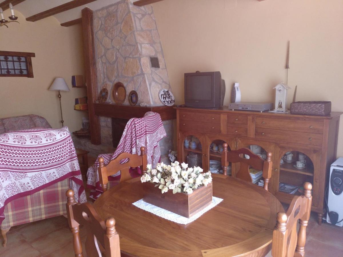 Casa Rural Amador Villarroya de los Pinares Exterior photo